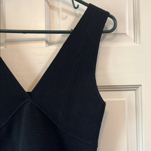 NWOT Banana Republic Ribbed Fitted Crop Tank Top with Double V Neck - Size Small - Picture 4 of 10